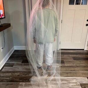 Elegant White Bridal Veil